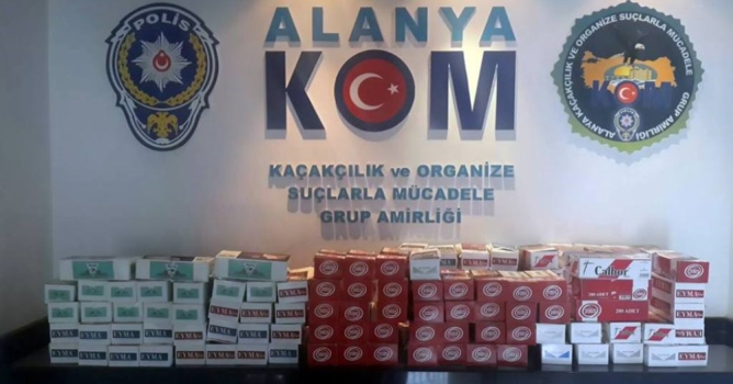 Alanya'da kaçak tütün  satıcılarına operasyon