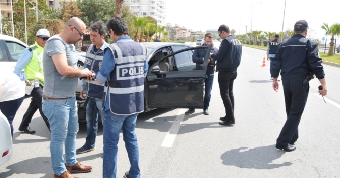 Alanya'da polis denetimlerini sıklaştırdı