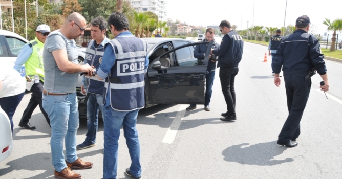 Alanya'da polis denetimlerini sıklaştırdı