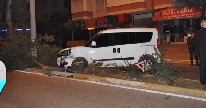 Alkollü sürücü hızını alamadı