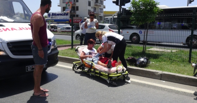 Alman çift kazayı ucuz atlattı 