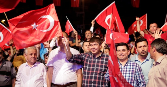 Antalya'da demokrasi nöbeti sürüyor