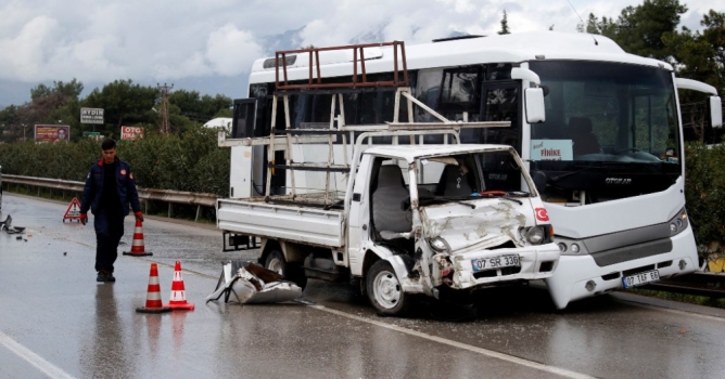 Antalya'da trafik kazası 1 yaralı