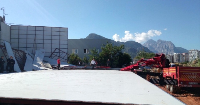  Antalya'da Vinç Kazası: 1 Yaralı