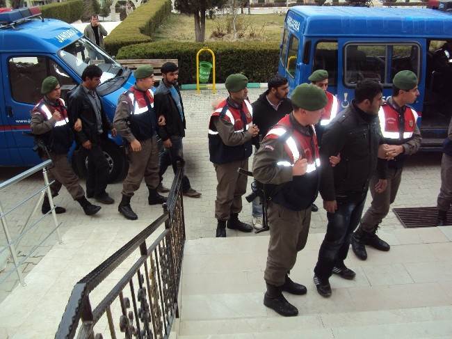 Antalya Elmalı'Da Kaçak Kazı Yapan 7 Kişi Yakalandı