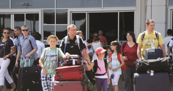  Antalya'nın 8 Aylık Kaybı; 21 Ülkeden 825 Bin Turist