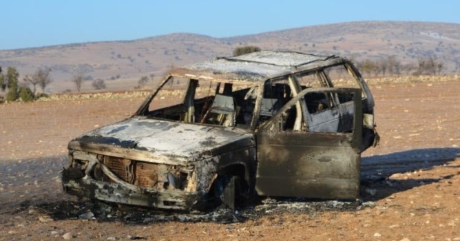 Arabası yakıldı Kendisi kayıp 