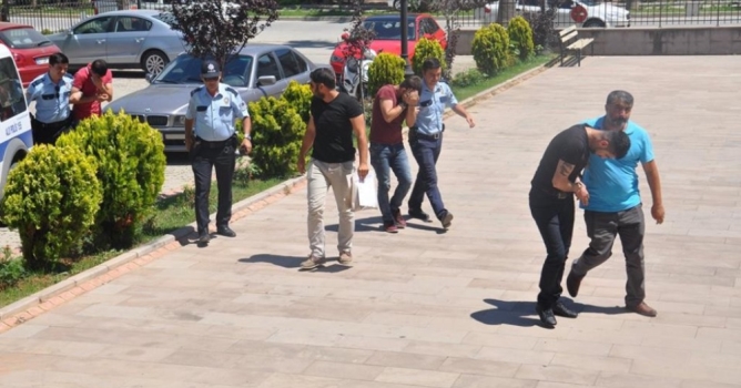 Araçta bir kilo esrar ele geçirildi