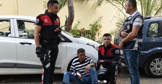 Arkaşları tarafından bıçaklandı 