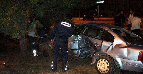 Aşırı hız kazası: 1'i ağır 4 yaralı
