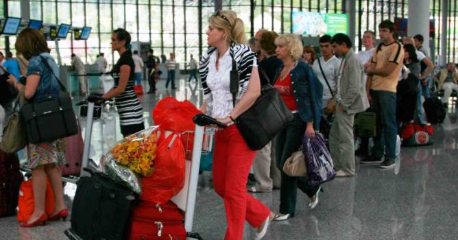  ATOR: Rus turistler Türkiye'de güvende!