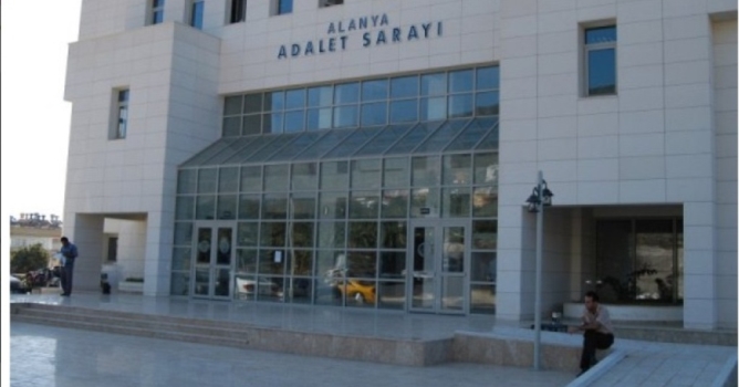 Azerbaycanlı mermiyle adliyeye girmeye çalıştı