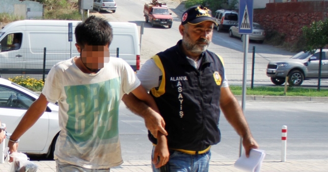 Bayılma numarasıyla kurtuldu 