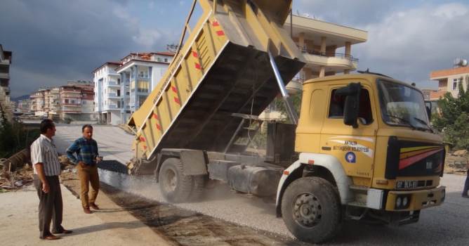 Büyükşehir'in asfalt atağı sürüyor 
