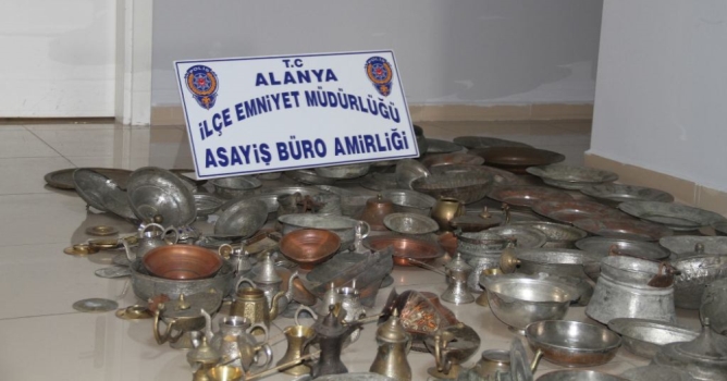 Çaldıkları antikaları hurdacıya satmışlar
