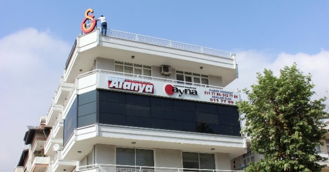 Çatı katında intihara kalkıştı 