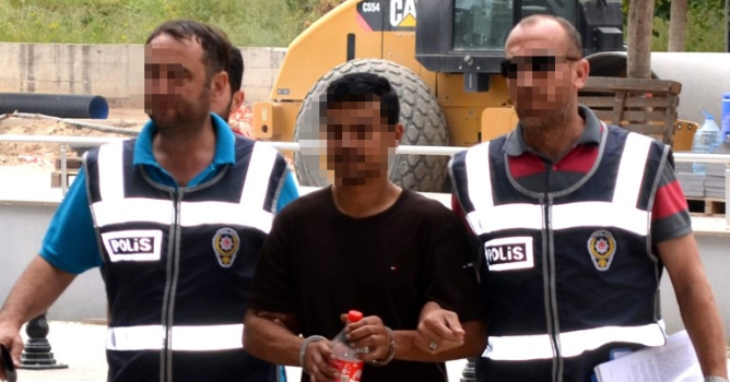 Cezaevine elinde kolayla gitti