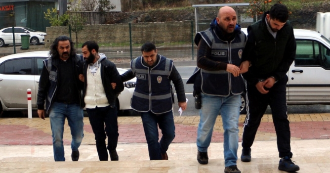 Cinayet şüphelileri yakayı ele verdiler