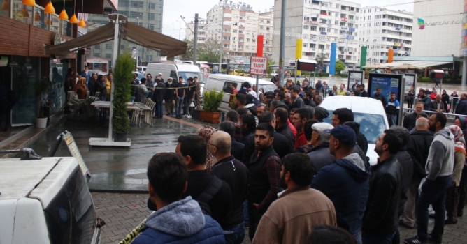 Cinnet getirerek patronunu öldürdü