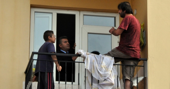 Çocuğunun yanında intihar etmek istedi