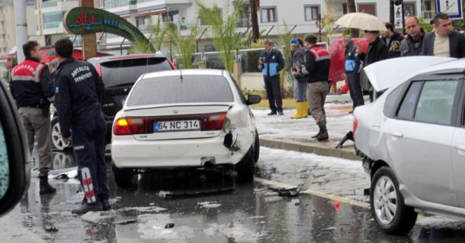 D400'de dolu bilançosu: Araçlar birbirine girdi!