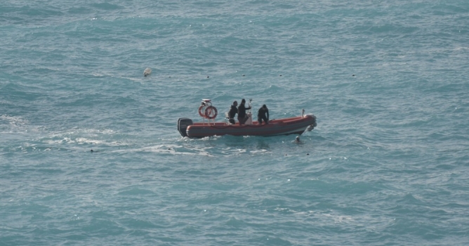 Dalgalı denizde boğulacaktı 