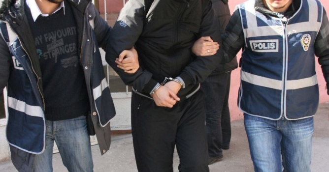 Devlet büyüklerine hakarete gözaltı 