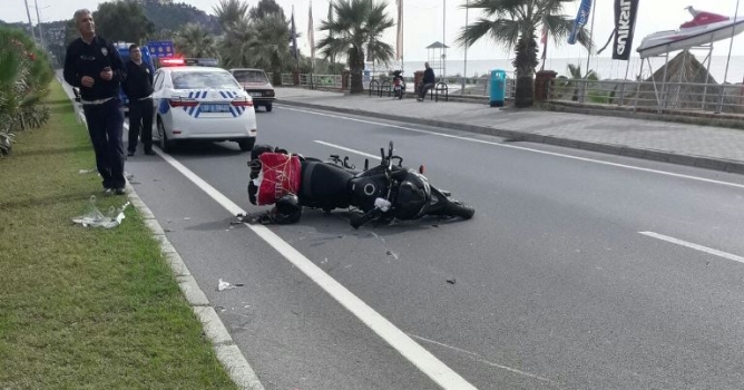 Direksiyon hakimiyetini kaybeden sürücü yaralandı