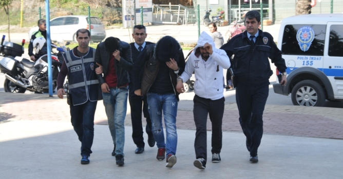 Doktora saldıran 3 şüpheli adliyede