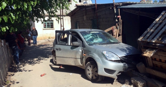 Duvara çarpıp üzerine dayak yedi