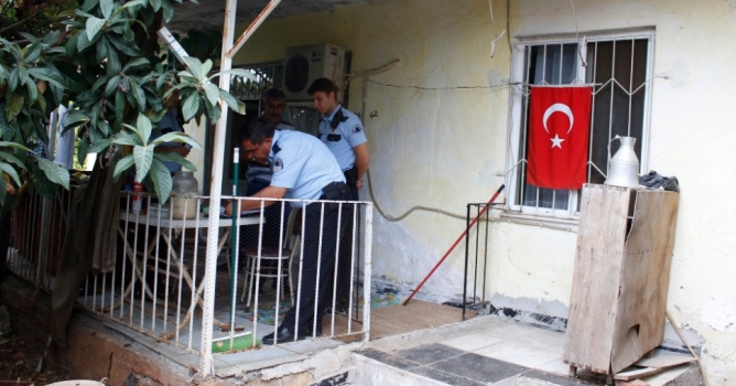  Emekli asker evinde ölü bulundu