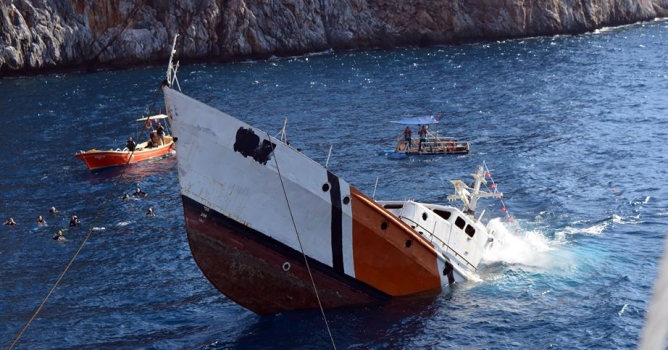 Emektar gemi dalış turizmi için batırıldı