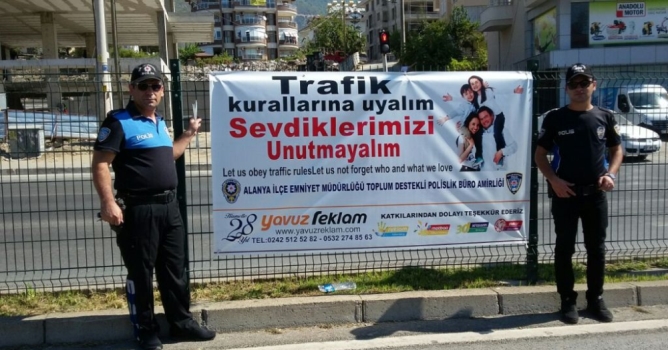Emniyetten sürücülere uyarı afişi