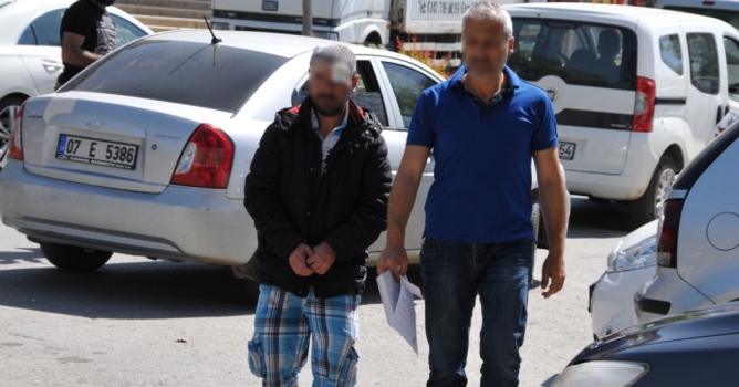  Eşini bıçaklayan zanlı tutuklandı