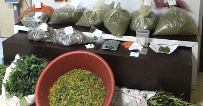 Ev, uyuşturucu deposu çıktı