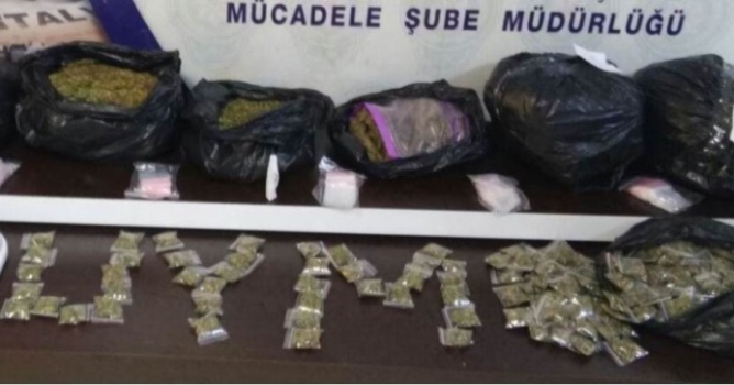 Evden 9 kilo esrar çıktı