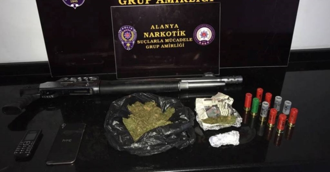 Eve uyuşturu baskını 