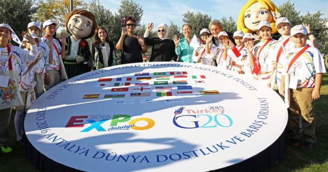  EXPO, Zirveye katılmayan lider eşlerini unutmadı