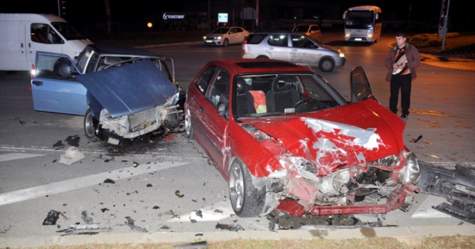 Feci kazada 3 kişi yaralandı