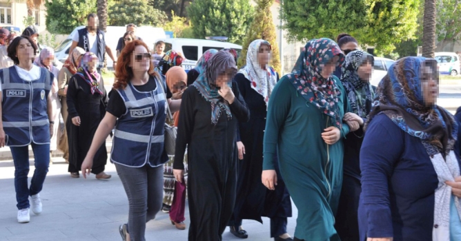 FETÖ'den 20 kadın gözaltında