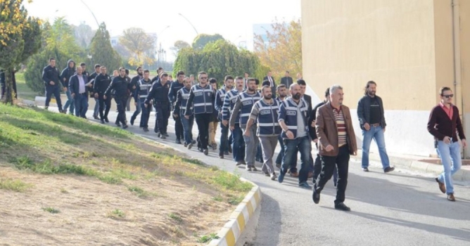 FETÖ'den 435 kişi aranıyor
