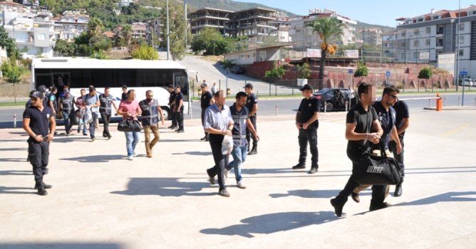 FETÖ'den 6 tutuklama