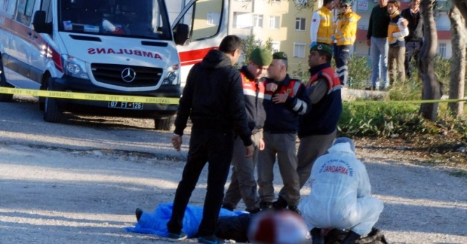Finike'de, boğazı kesilmiş ceset bulundu