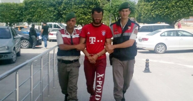 Firari asker plajda hırsızlıktan tutuklandı