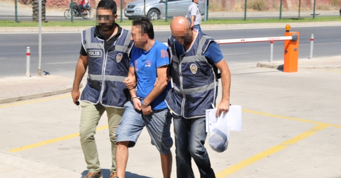 Fuhuş yaptırmaktan tutuklandı