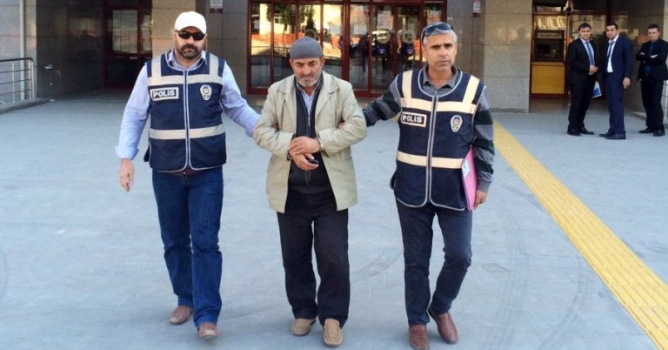 Gasp ettikleri şahsa zorla senet imzalattılar