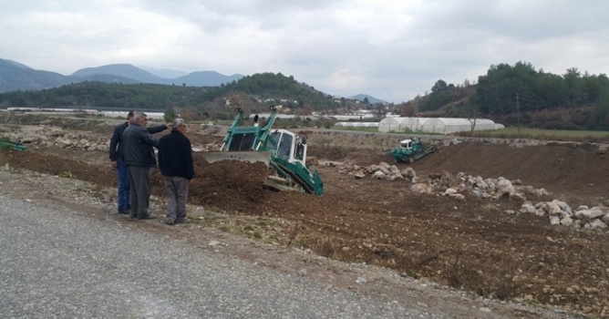 Gazipaş'da dereler ıslah ediliyor