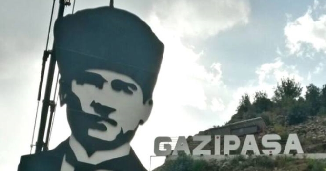 Gazipaşa girişine  dev 'Atatürk' silueti