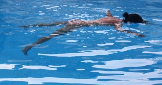 Genç kızın cansız bedeni havuzda bulundu 