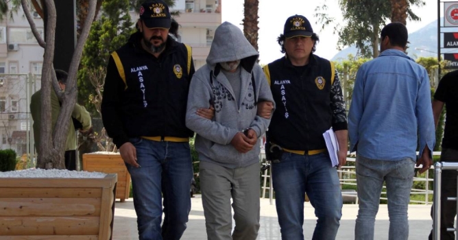 Gizlendiği evde yakalandı